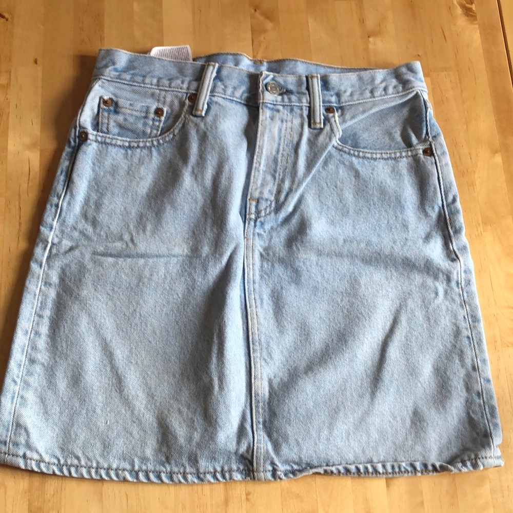 Levi’s skirt size 25 NWOT